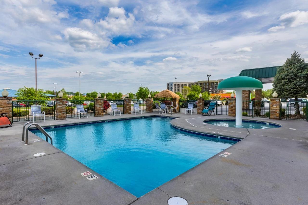 Park Grove Inn Pigeon Forge Buitenkant foto